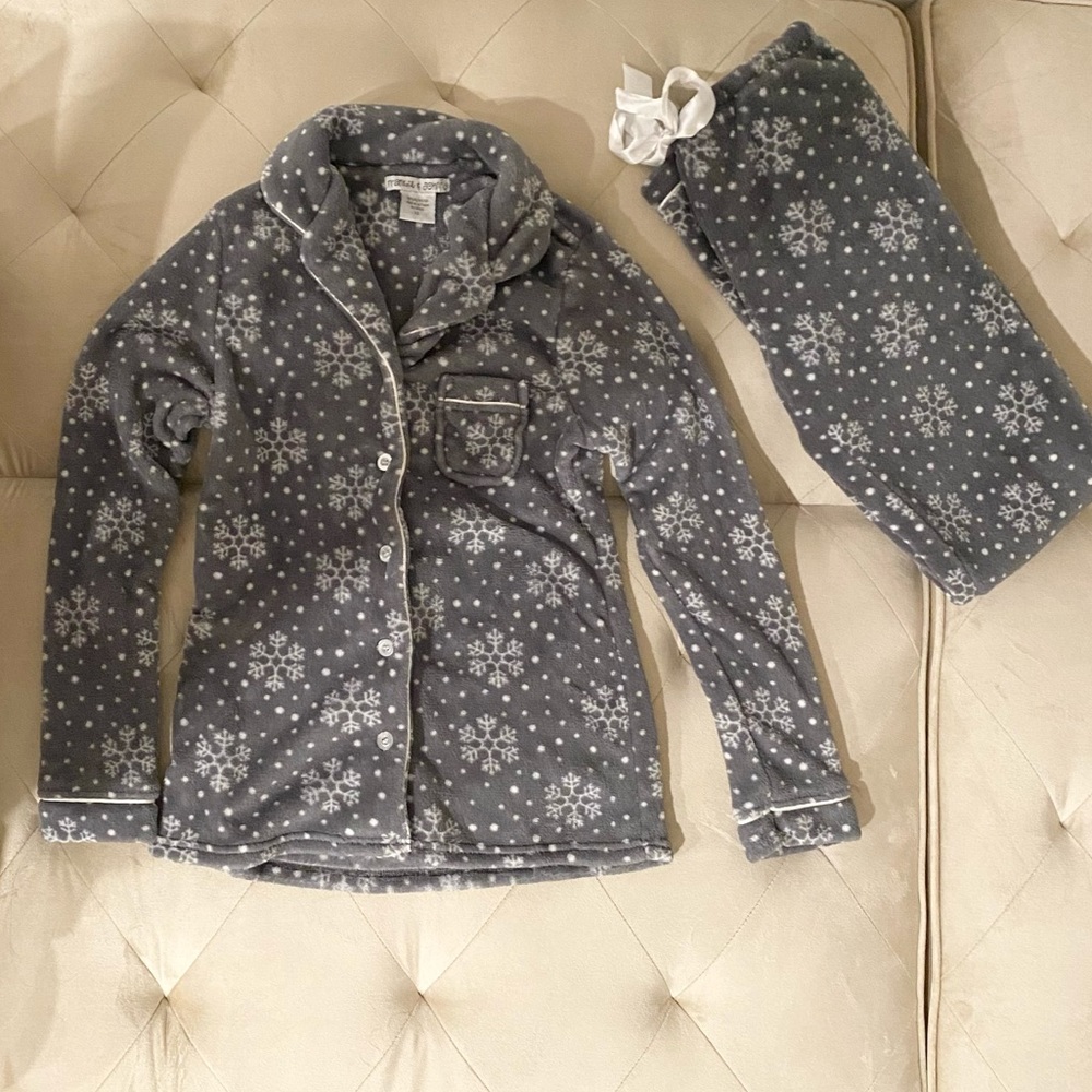 Frankie & Johnny Fuzzy Winter 2 Piece Pajama Set Button Up Long Sleeve and Pants
